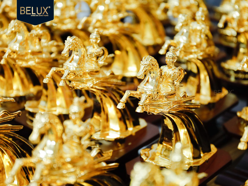 Lô tượng Thánh Gióng cao 21cm bằng đồng mạ vàng 24k thiết kế theo yêu cầu